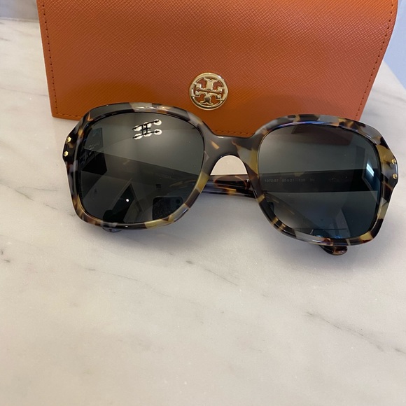 Tory Burch Tortoise shell sunglasses main image 7